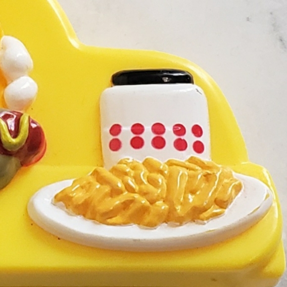 Vintage 1990 Disney 3D Chef Mickey Mouse Hot Dog Food Yellow Bag Picnic Clip - Picture 3 of 8